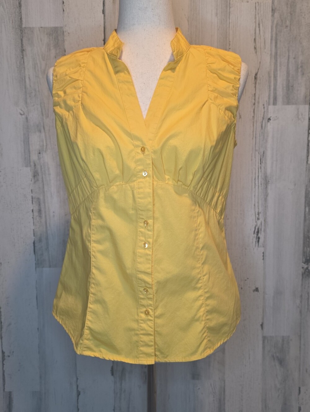Chadwick’s Women Size 8 Yellow Sleeveless Button Front Blouse Ruched Shoulder